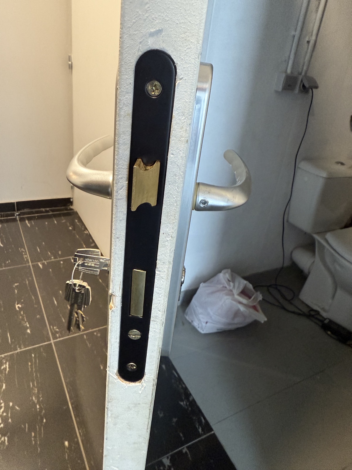 Remplacement serrure porte intérieure